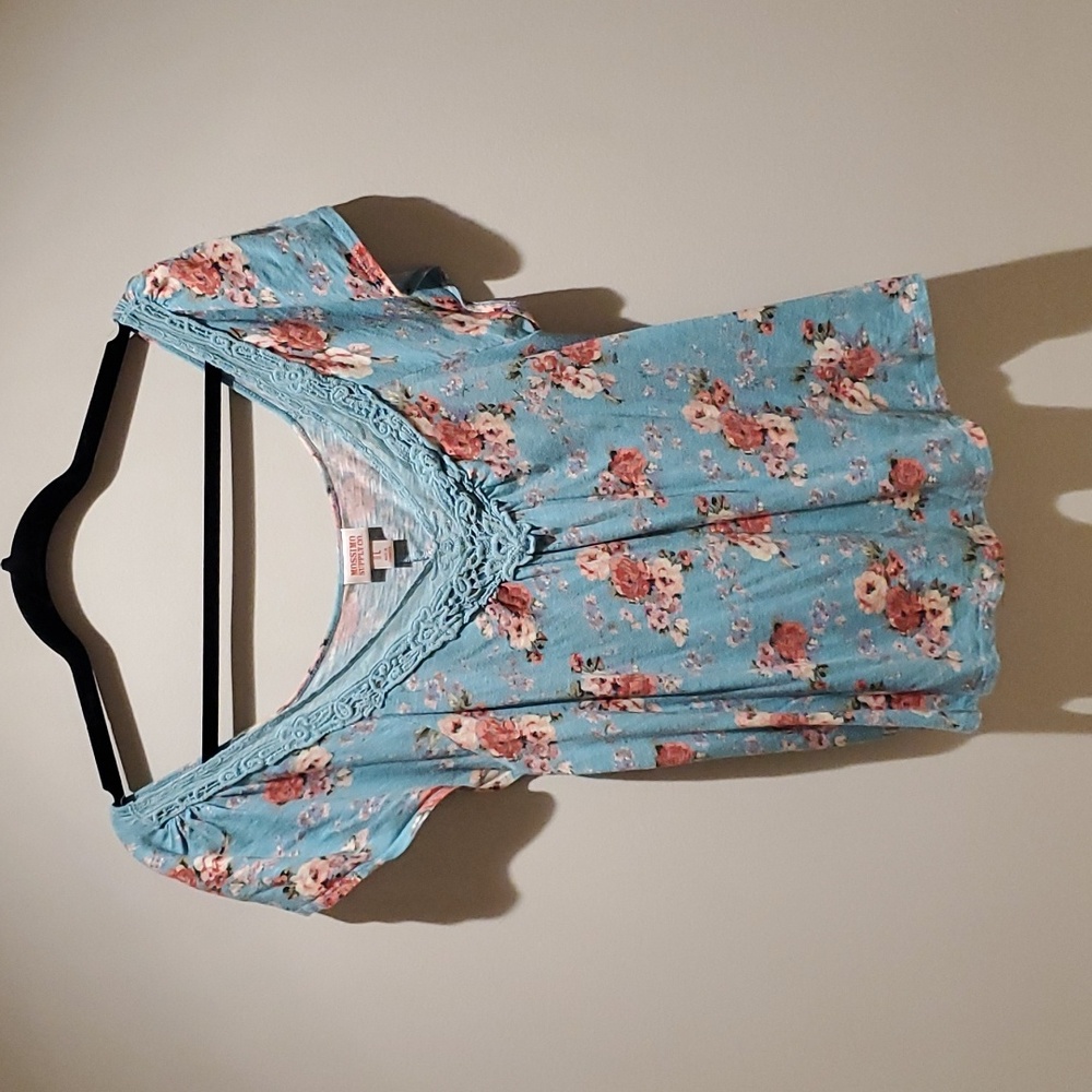 Mossimo Low Cut Floral Lace Top - L